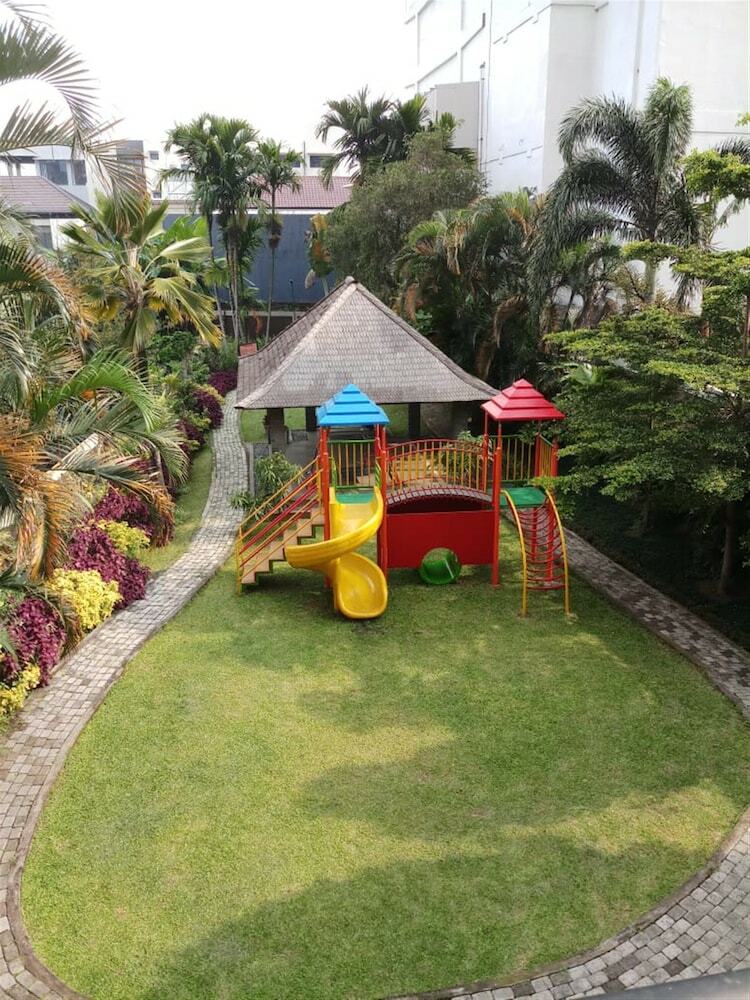 Elegant 2br Apartment At Grand Setiabudi