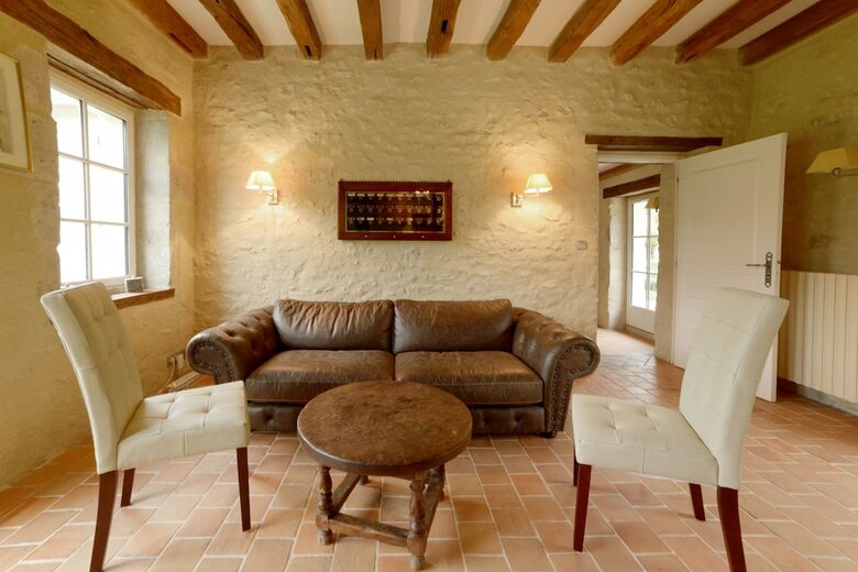 Chateau De Courcelles Le Roy
