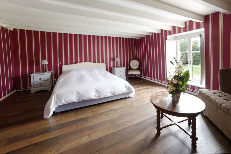 Chateau De Courcelles Le Roy