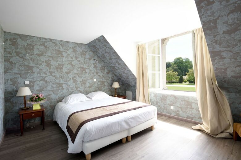 Chateau De Courcelles Le Roy