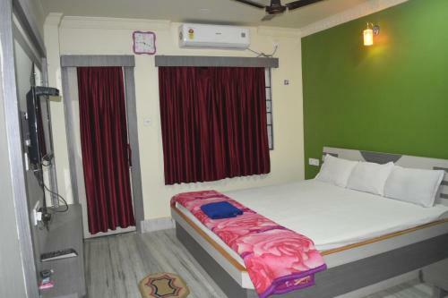 Hotel Mamoni Group