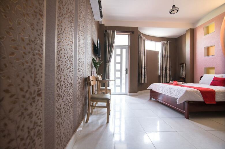 Hotel Reddoorz Plus Near Aeon Mall Tan Phu 2