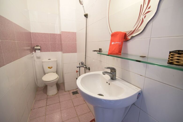 Hotel Reddoorz Plus Near Aeon Mall Tan Phu 2