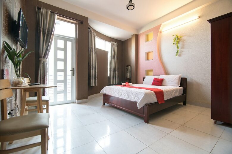 Hotel Reddoorz Plus Near Aeon Mall Tan Phu 2
