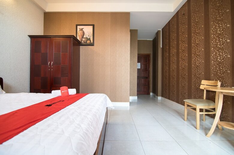 Hotel Reddoorz Plus Near Aeon Mall Tan Phu 2