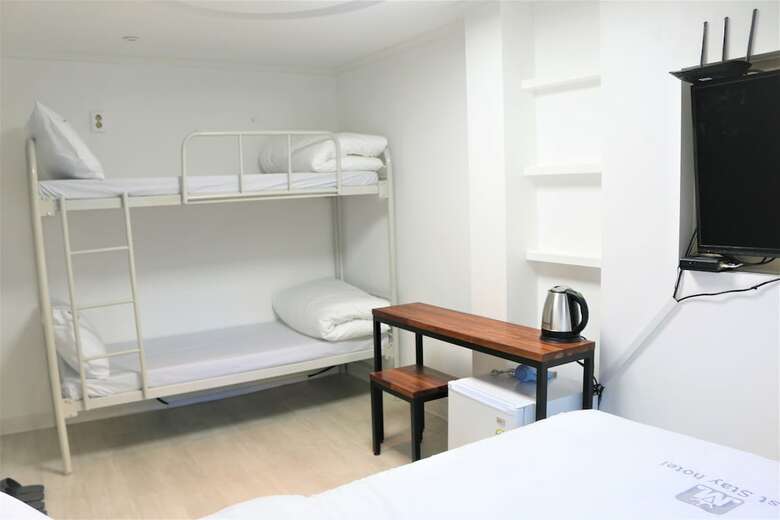 Hotel Must Stay