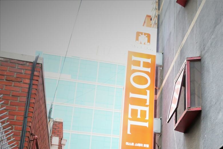 Hotel Must Stay