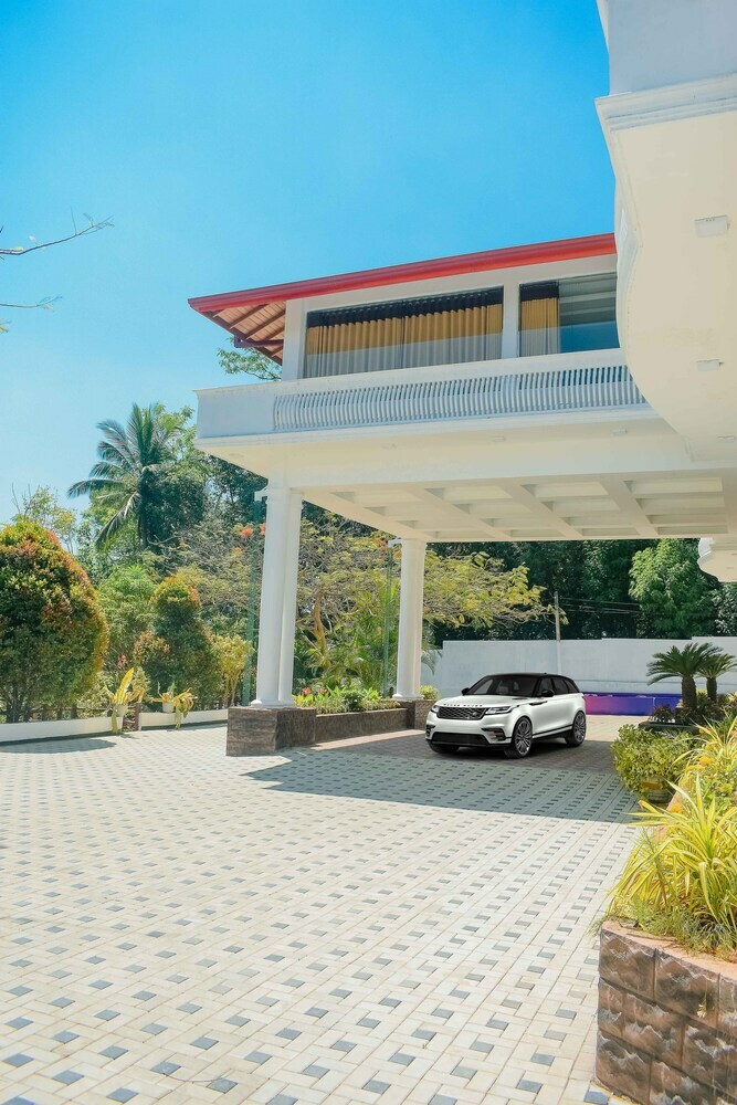 Hotel Pearl White Palace