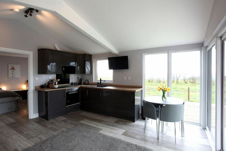 Deerfin Rentals. Private Chalet With Hot Tub