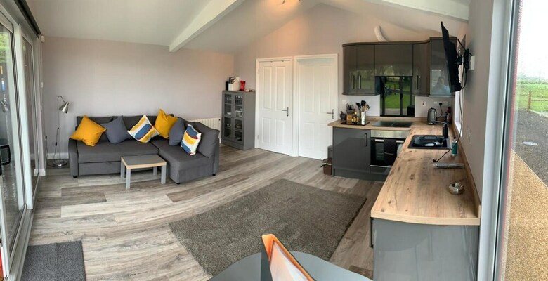 Deerfin Rentals. Private Chalet With Hot Tub