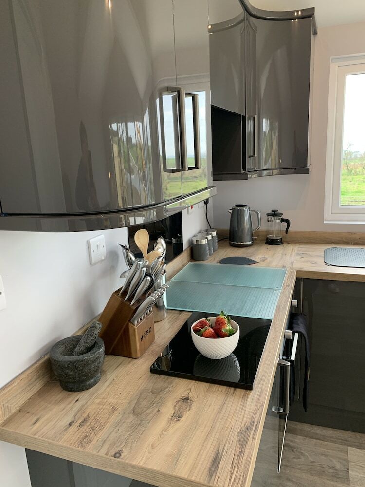 Deerfin Rentals. Private Chalet With Hot Tub