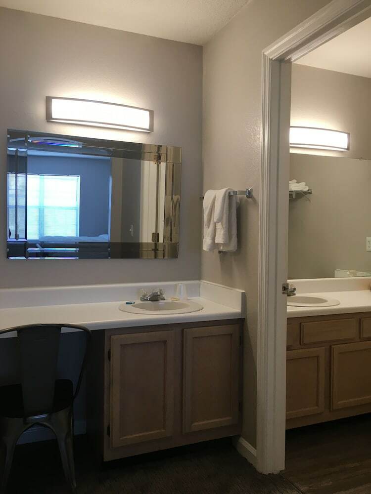 Aparthotel Ambassador Inn And Suites