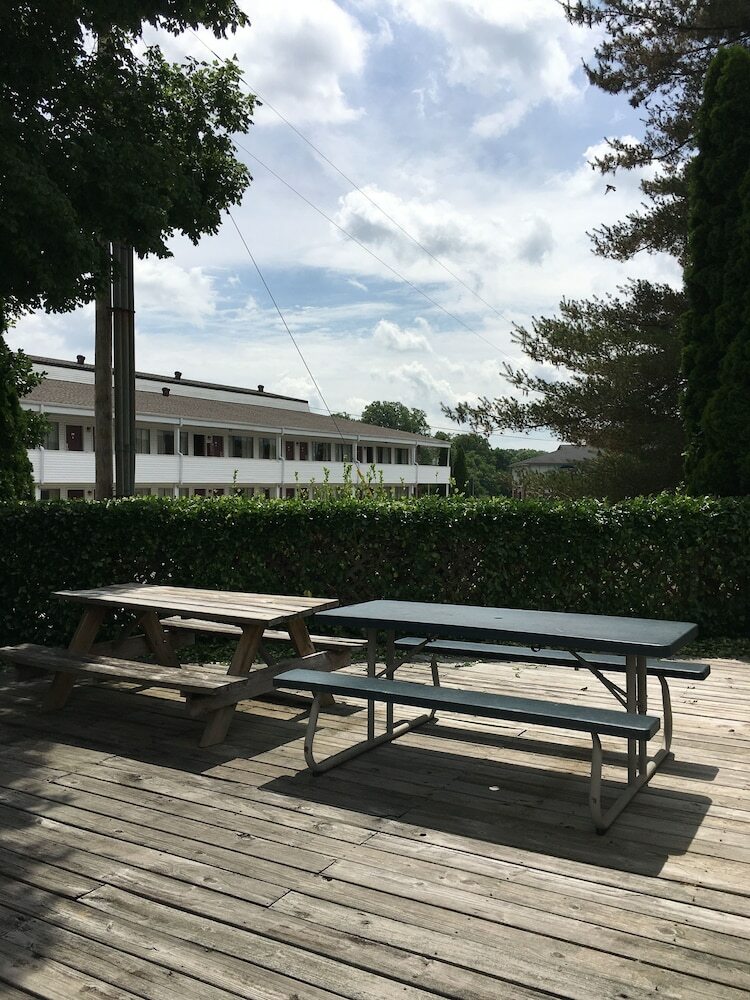 Aparthotel Ambassador Inn And Suites