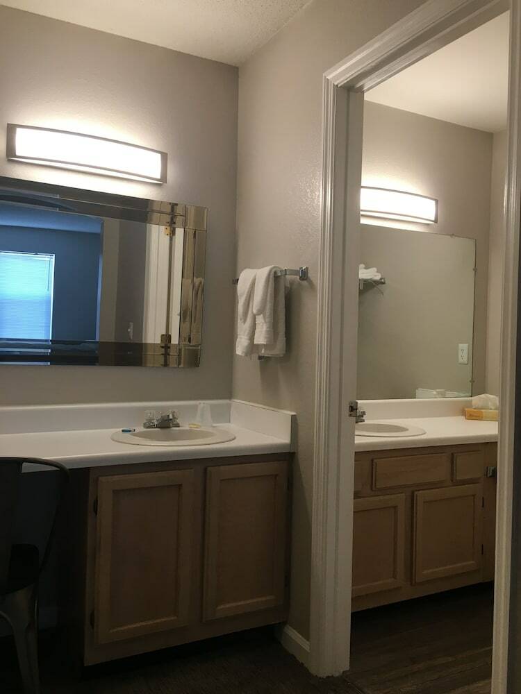Aparthotel Ambassador Inn And Suites