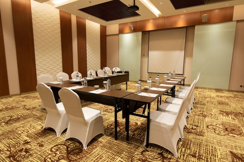 Avenzel Hotel & Convention Cibubur