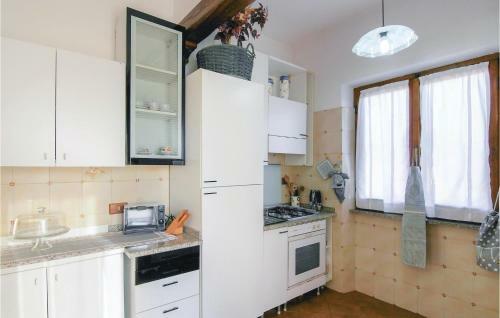 Three-bedroom Holiday Home In Montignoso -ms-
