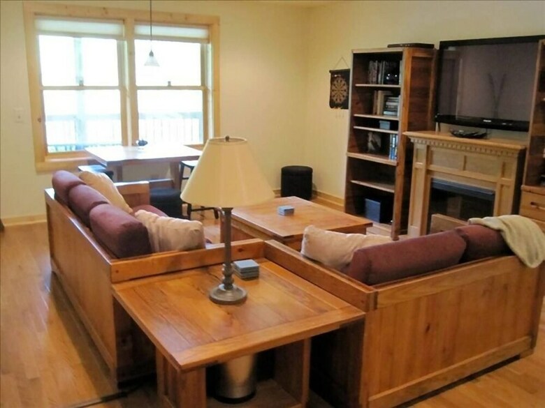 Whipkins Cove Beautiful 3 Bd Lakefront Getaway
