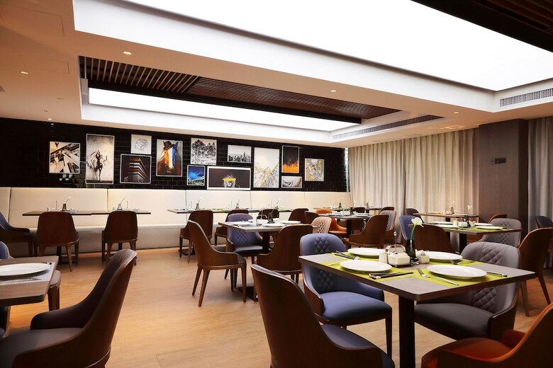 Hotel Hampton By Hilton Technology City