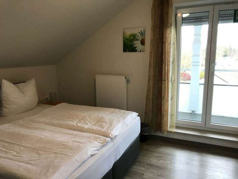 Hotel Pension & Restaurant Zur Wertachau