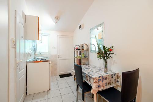 Seaview Apartment Duki
