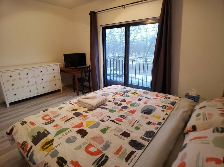King Bed Home With Park View