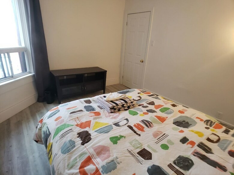 King Bed Home With Park View