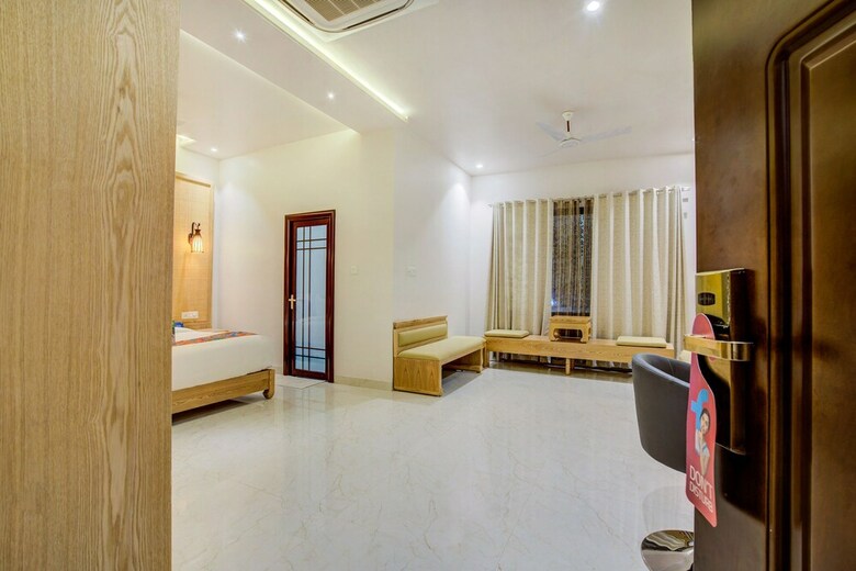 Fabhotel Options Lawn