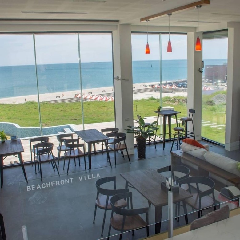 Bed & Breakfast Beach Front Villa