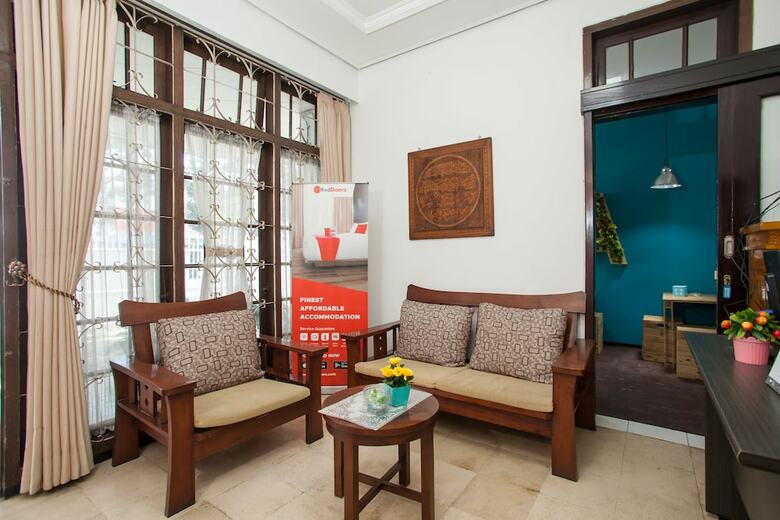 Hotel Reddoorz Near Sanan Malang