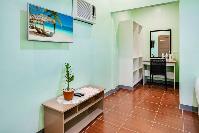 Hotel Moabog Reef & Resort