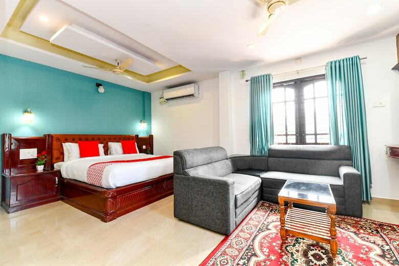Hotel Oyo 28276 Harshavardhana Inn