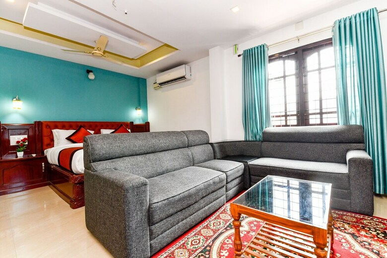 Hotel Oyo 28276 Harshavardhana Inn