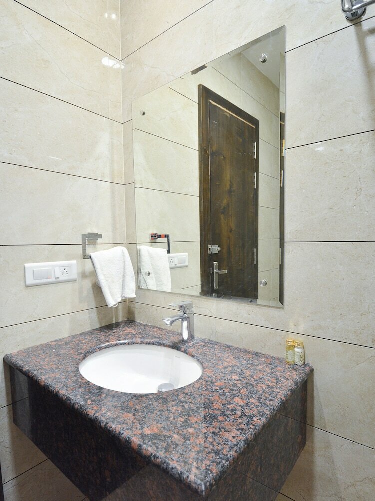 Hotel Capital O 37234 Reejas Inns' N' Suites