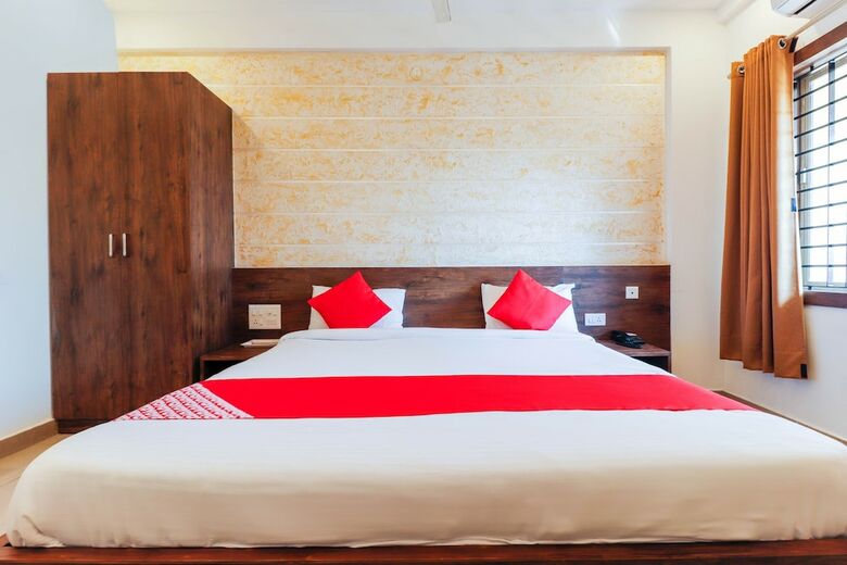Hotel Oyo 28076 Samrudhi Residency