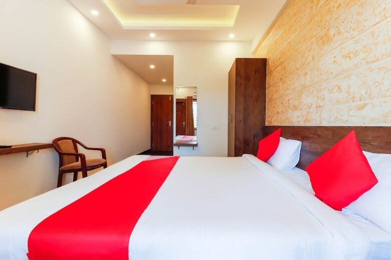 Hotel Oyo 28076 Samrudhi Residency