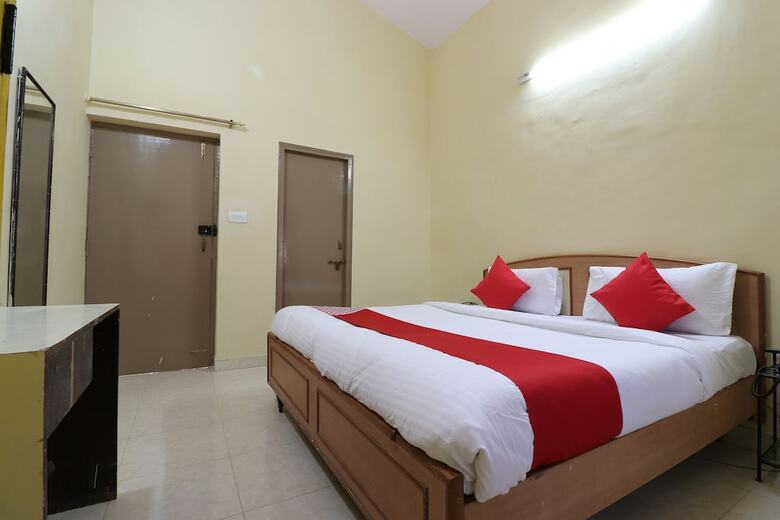 Hotel Oyo 30450 Aamrapaali Water Park