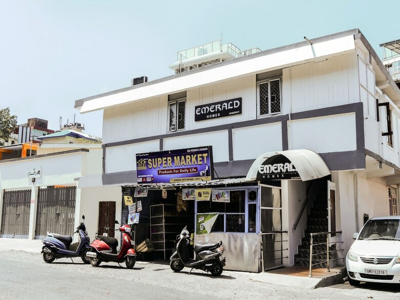 Spot On 37504 Mayura Hotel And Lodge
