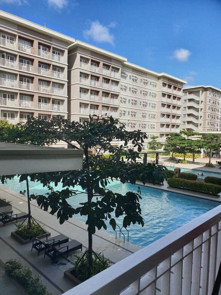 Happy Stay At Trees Residences