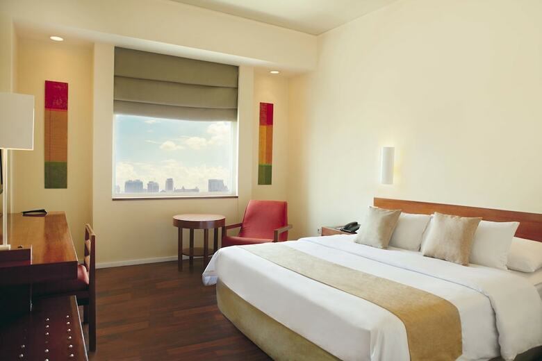 Hotel Sparks Luxe Jakarta