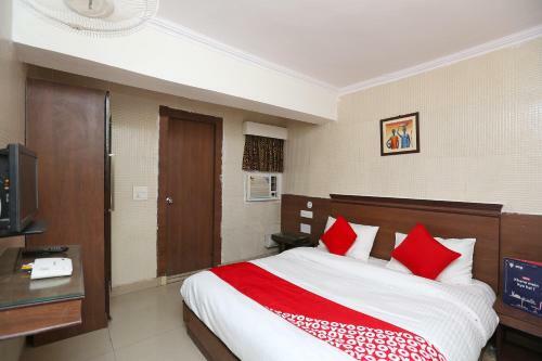 Oyo 13672 Hotel Dhruv