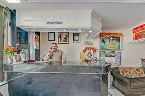 Oyo 24888 Hotel Sham Palace