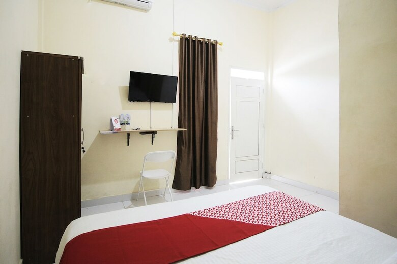Hostal Oyo 654 Fabio Guest House Syariah
