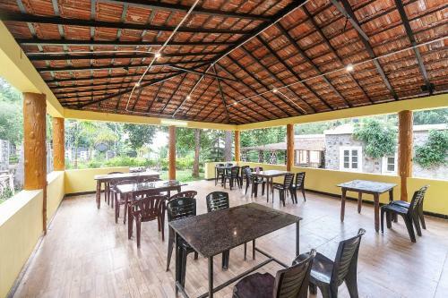 Hotel Oyo 39471 Jma Garden Resorts