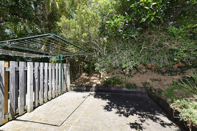 Sunbright 2/5 Petrel Street