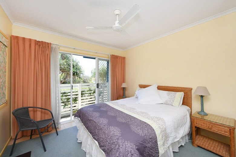 Sunbright 2/5 Petrel Street
