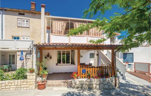 Two-bedroom Apartment In Supetarska Draga