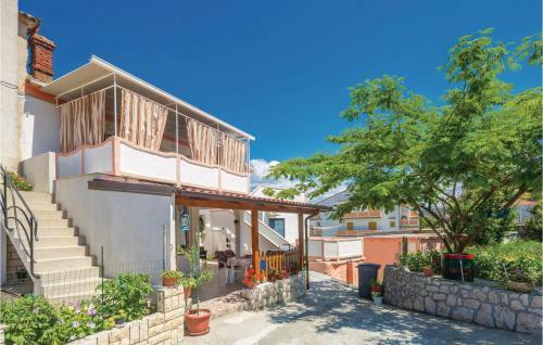 Two-bedroom Apartment In Supetarska Draga