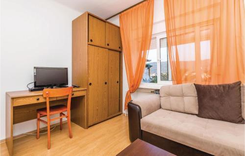 Two-bedroom Apartment In Supetarska Draga