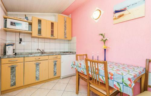 One-bedroom Apartment In Supetarska Draga