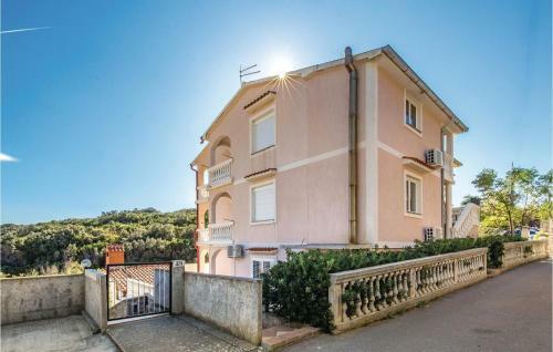 One-bedroom Apartment In Supetarska Draga